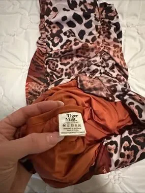 pink cotton dress Light Floral Print Black and blue striped SIZE:04 no_hampers